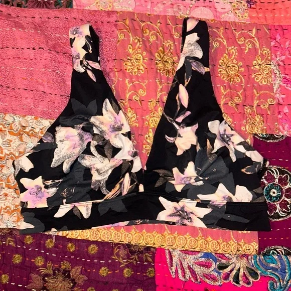 NWOT Victorias Secret Bralette XL - Picture 1 of 7